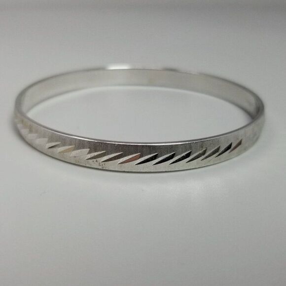 Vintage Monet Silver Tone Round Bangle Bracelet, Diagonal Etched Design, Signed - Picture 6 of 6
